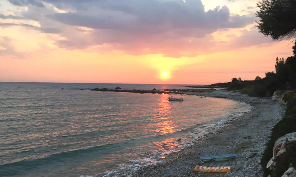 Ακρογιάλι | Δωμάτια και Κάμπινγκ Πρέβεζα