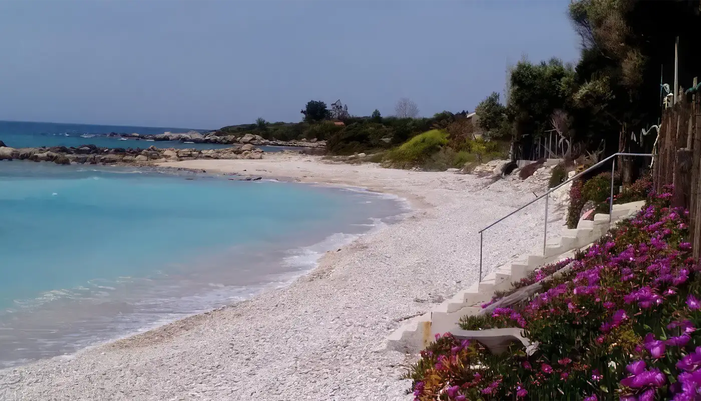 Ακρογιάλι | Δωμάτια και Κάμπινγκ Πρέβεζα