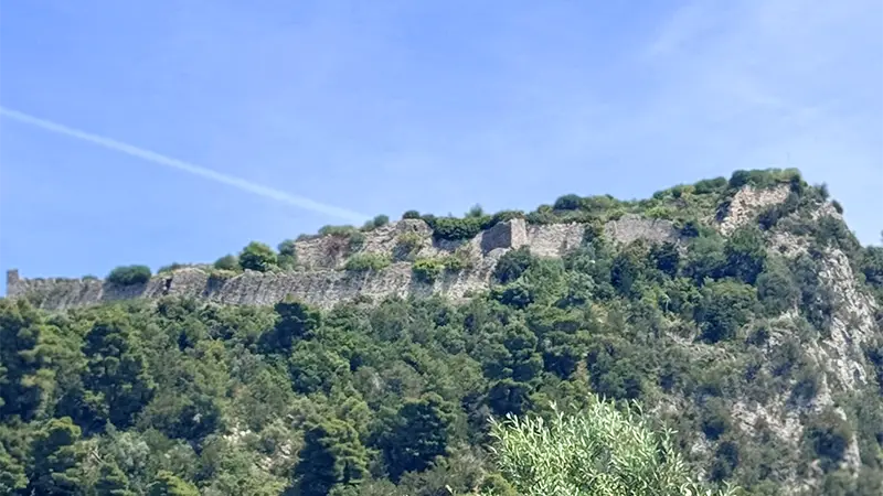 Ακρογιάλι | Δωμάτια και Κάμπινγκ Πρέβεζα - Σημεία Ενδιαφέροντος - Κάστρο Ρηνιάσσας